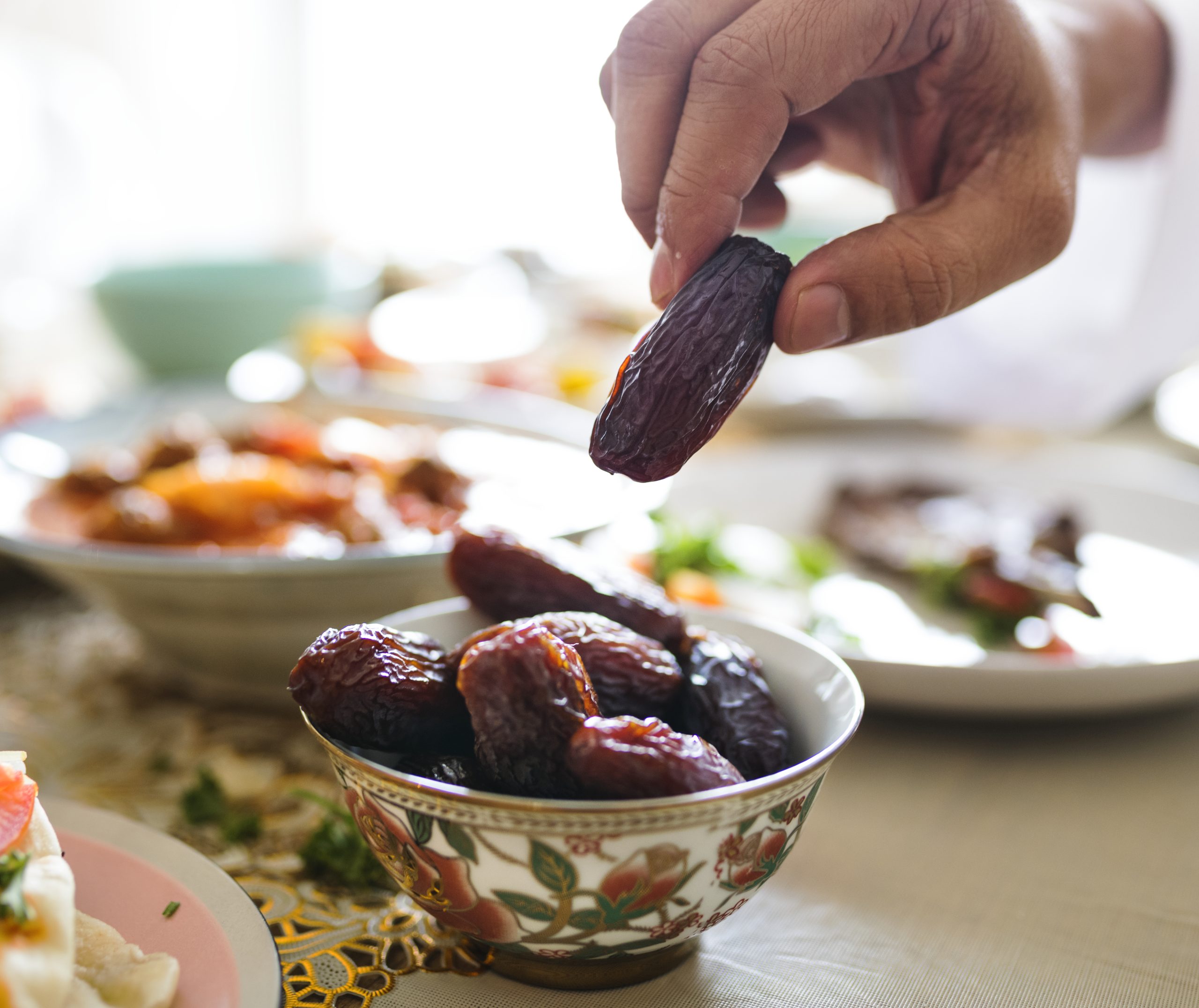 Sunnah Practices for Eating: Following the Prophetic Way