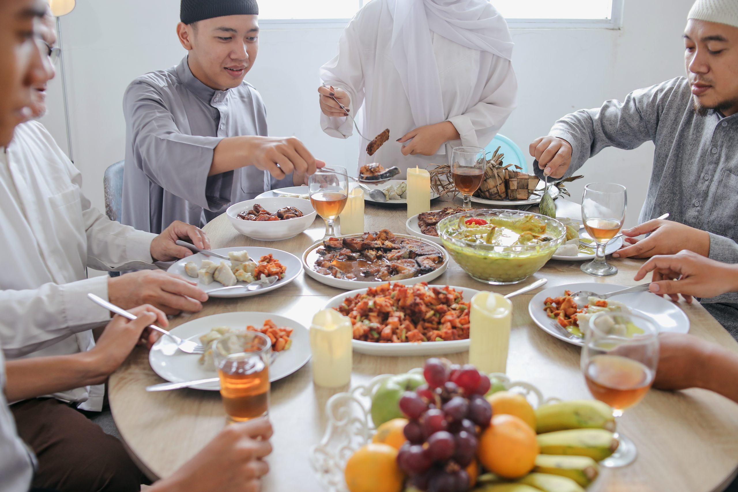 Etiquettes of Sharing Food: Following Islamic Teachings